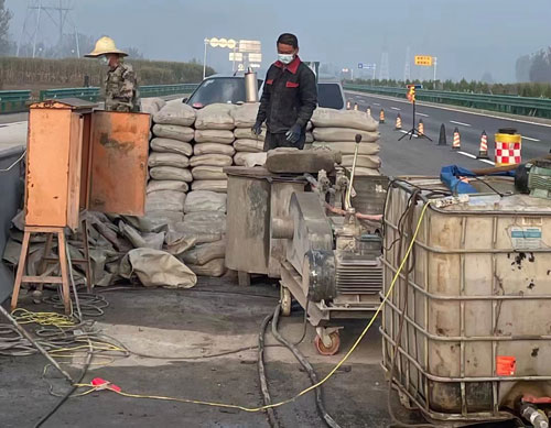 鹤岗高速路病害处理